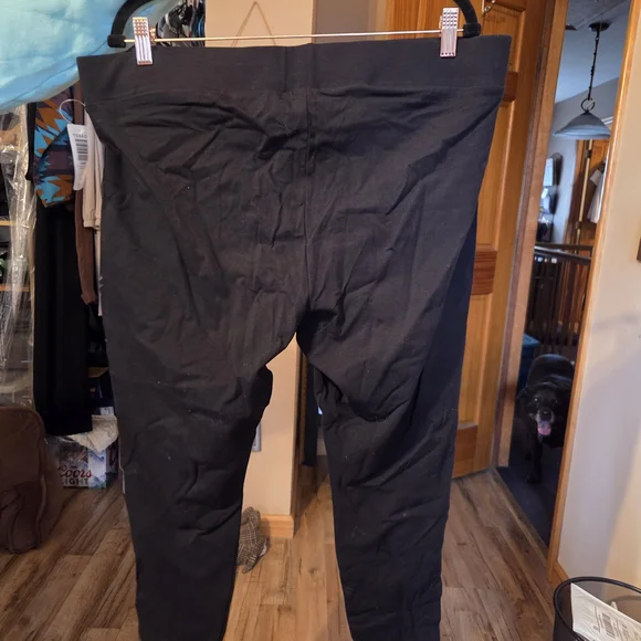 torrid Black Floral Print Leggings with White Rose Detail - Picture 5 of 7